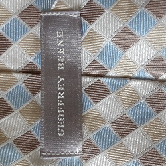 SOLD!!!  Two 100% silk men's neck tie from Geoffrey Beene - Picture 7 of 15